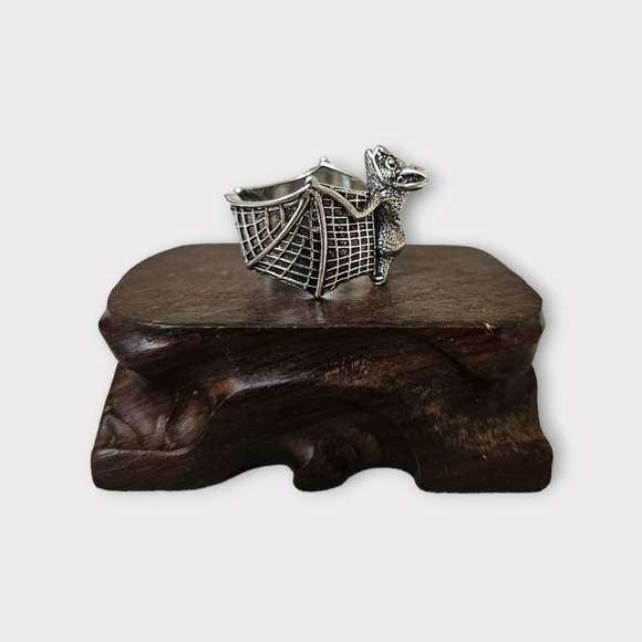 Silver bat ring - Picture 4 of 5